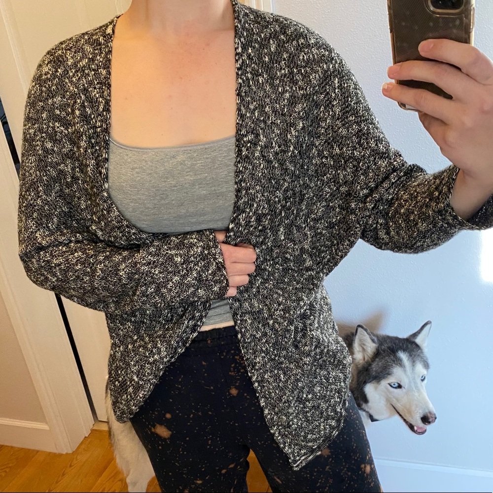 Like new black/white knitted cardigan